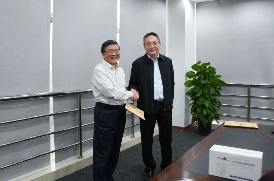奉賢區(qū)人大常委會(huì)黨組書記、主任張培榮一行蒞臨上海山美股份開(kāi)展“優(yōu)環(huán)境、穩(wěn)經(jīng)濟(jì)”大走訪大調(diào)研