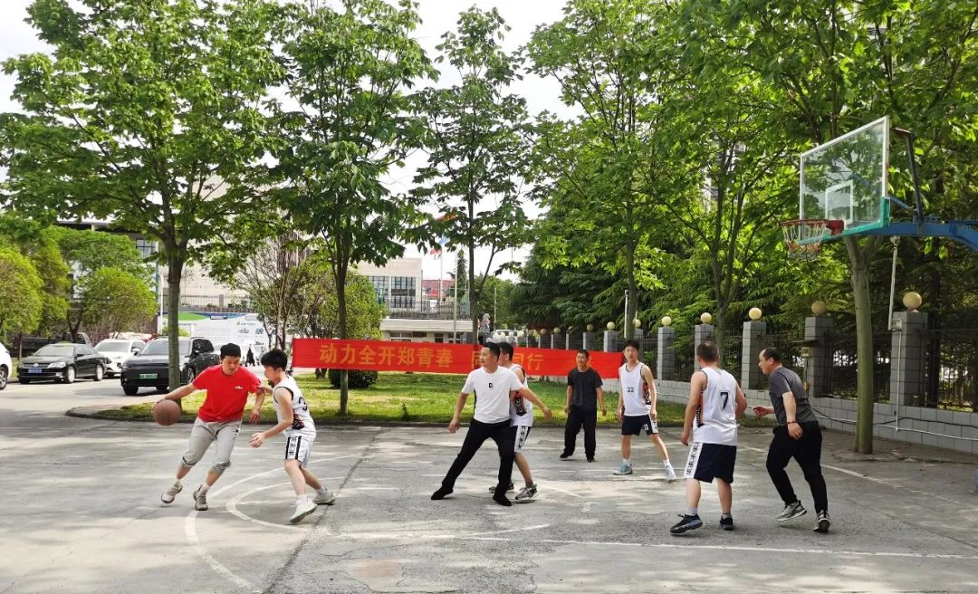 上海山美股份2025春季運(yùn)動(dòng)會(huì)火熱啟幕！拔河、籃球預(yù)賽燃情開戰(zhàn)